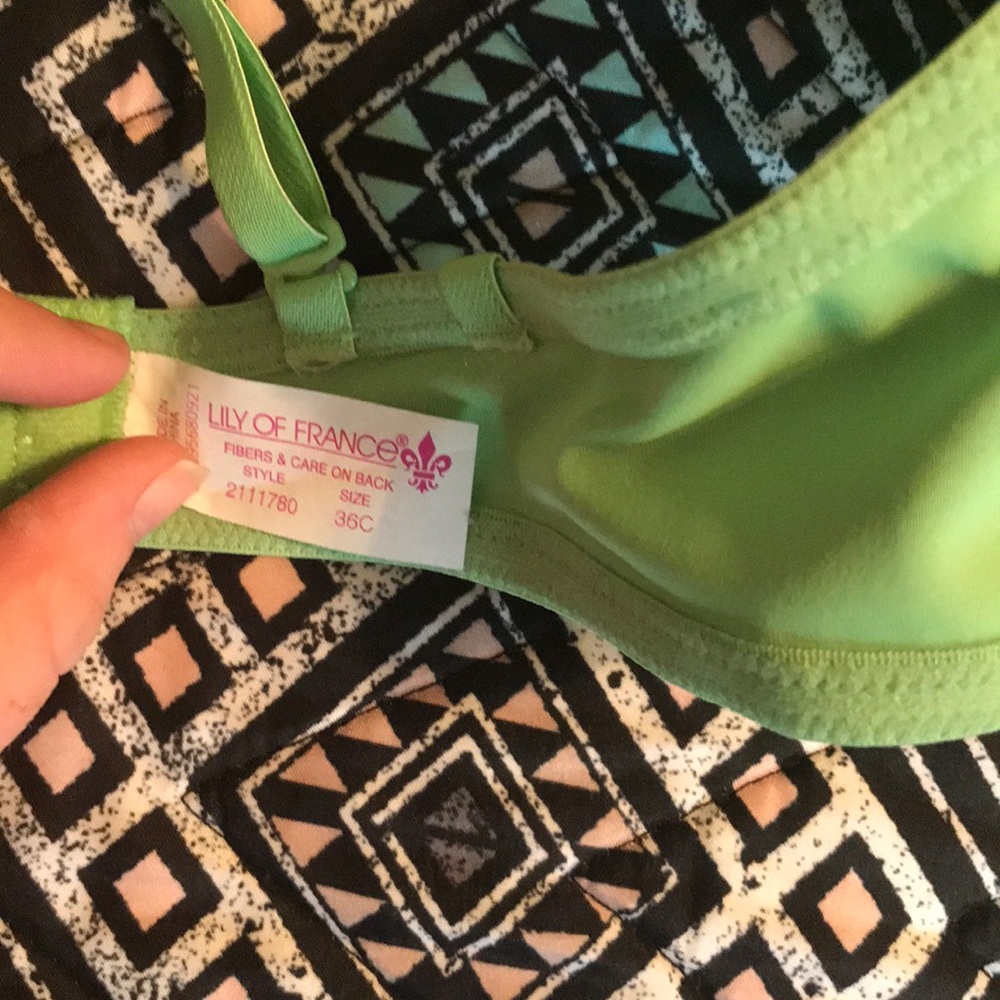 One Bra - Picture 3 of 4